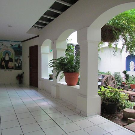 Hotel Villa Serena San Benito Сан-Сальвадор Екстер'єр фото